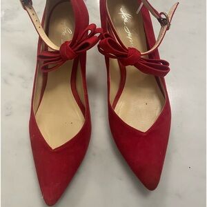 Isa Tapia Red Suede pump S 6 gentle worn